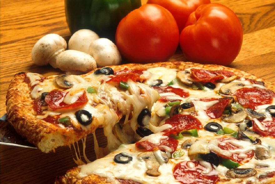 Leckere Pizza wie bei der Pizzeria Marco Polo mit leckeren griechischen und italienischen Lieferservice für Oelde und Umgebung.